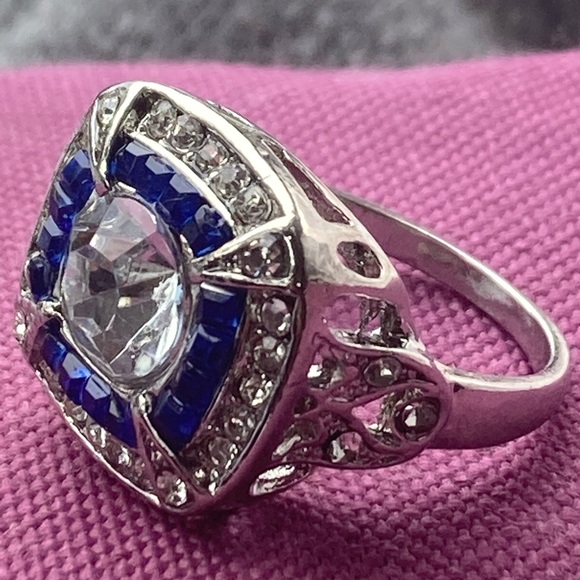 White gold tone ring with blue stones and diamonds - Picture 3 of 3